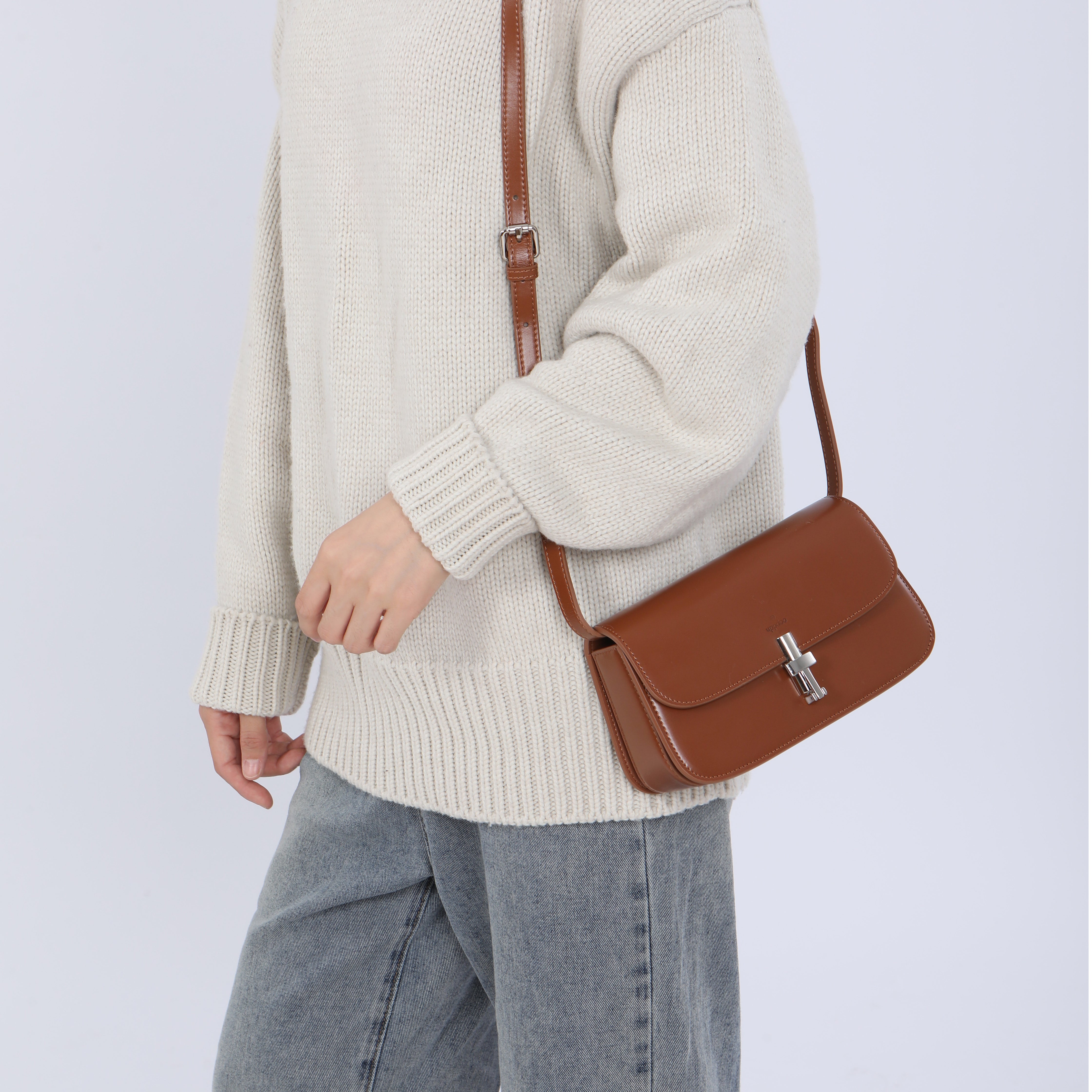 Aura Sling Bag - Eggshell