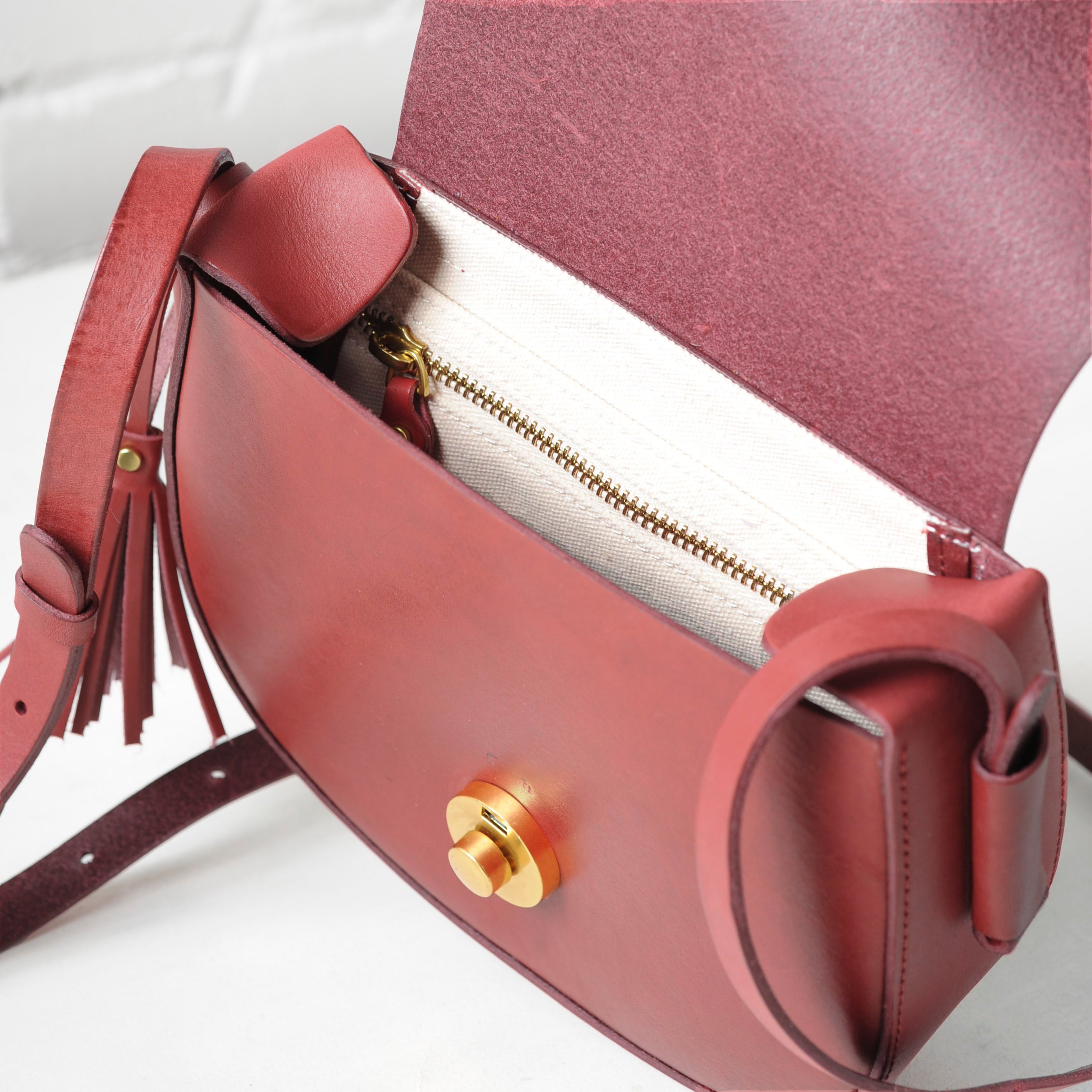 Vive 2.0 Saddle Crossbody Bag - Bordeaux Red