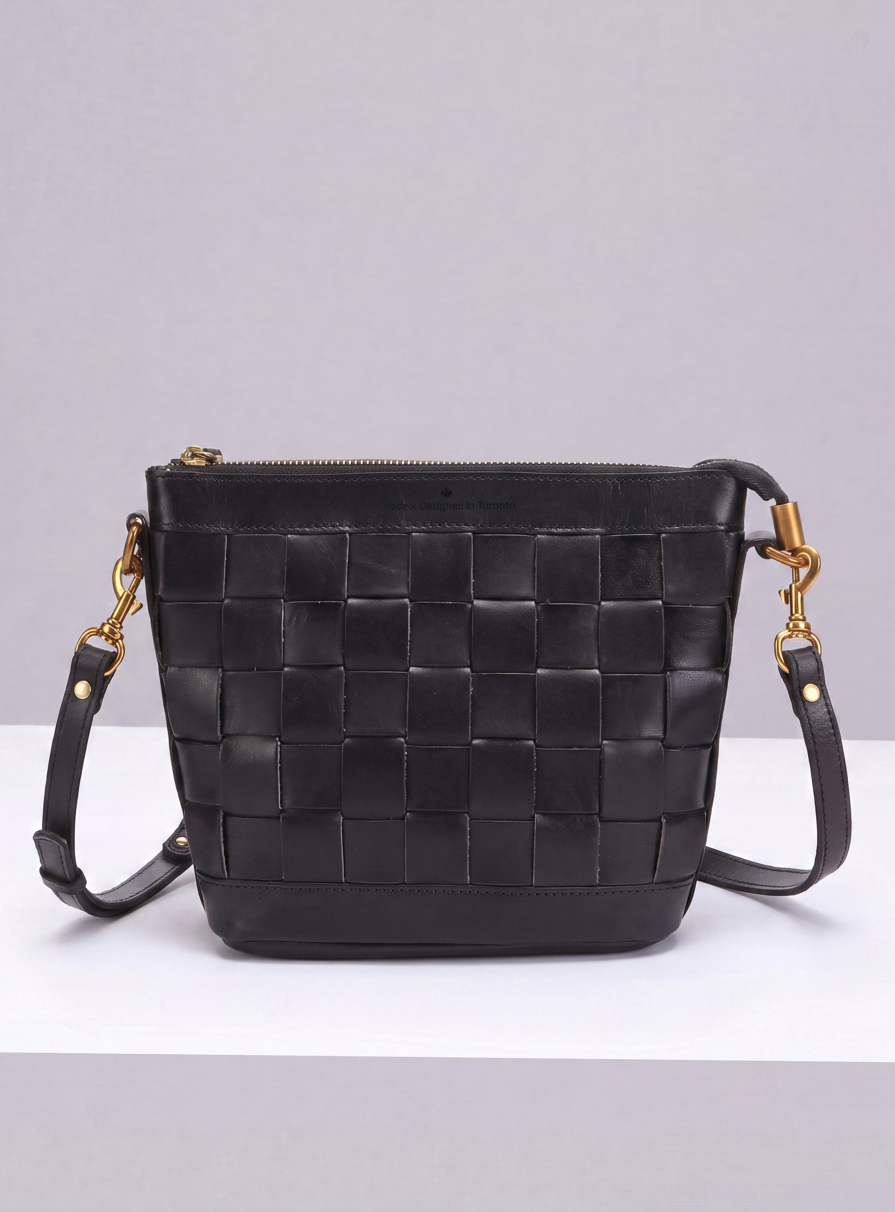 Venture Crossbody - Black