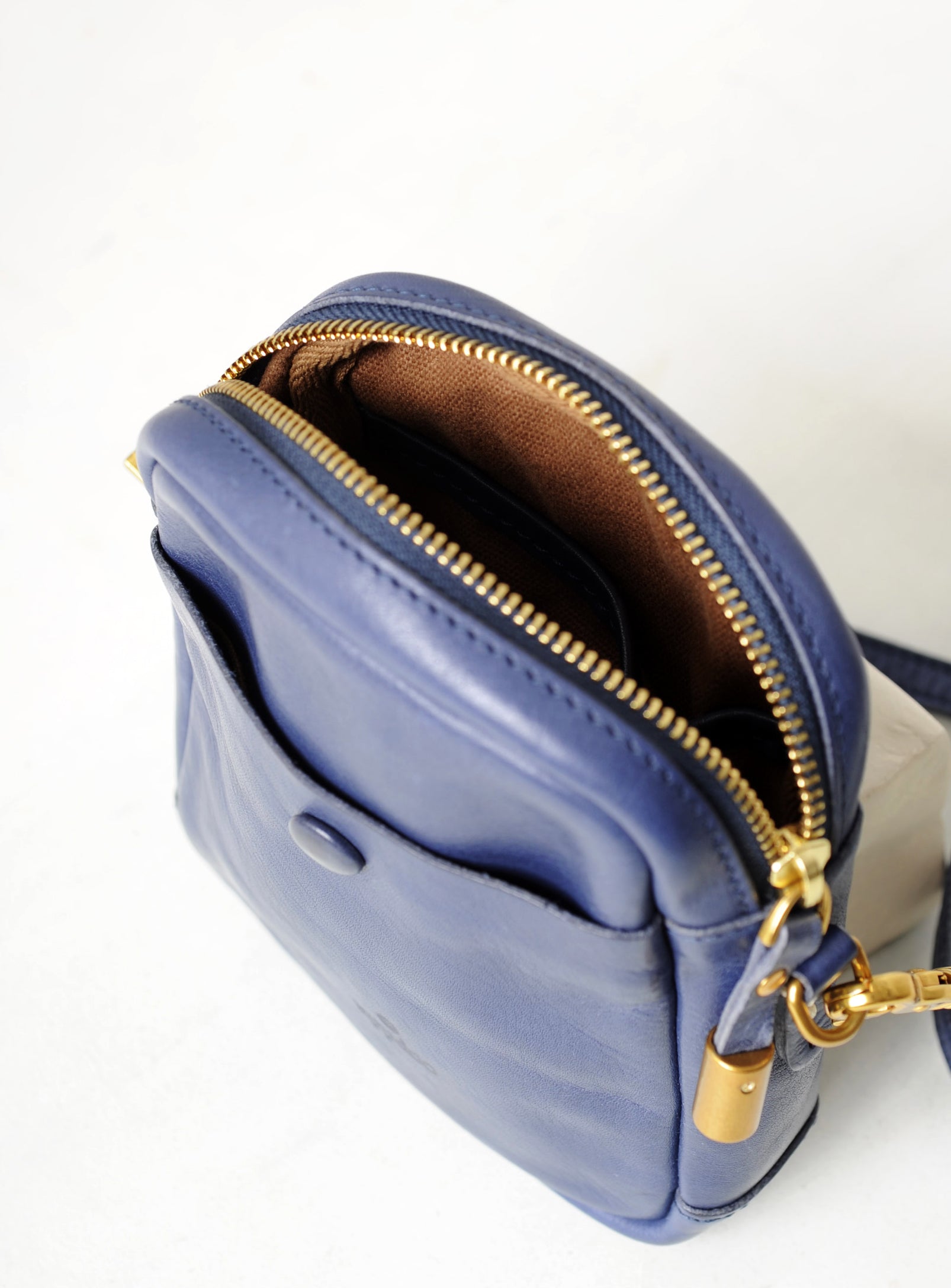 'Snappi' Sling Bag - Navy