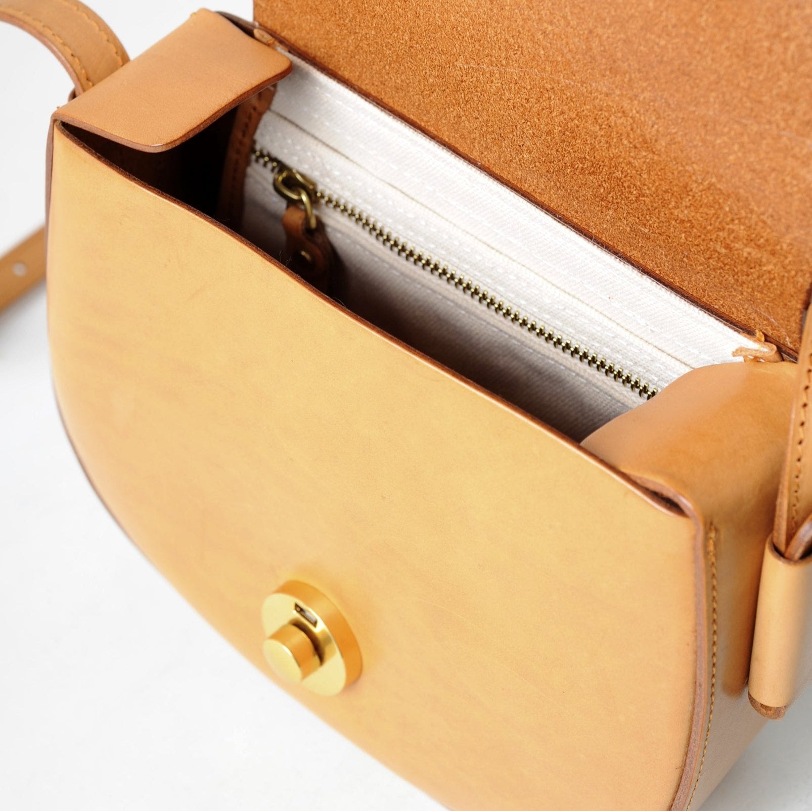 Vive 2.0 Saddle Crossbody Bag - Tan