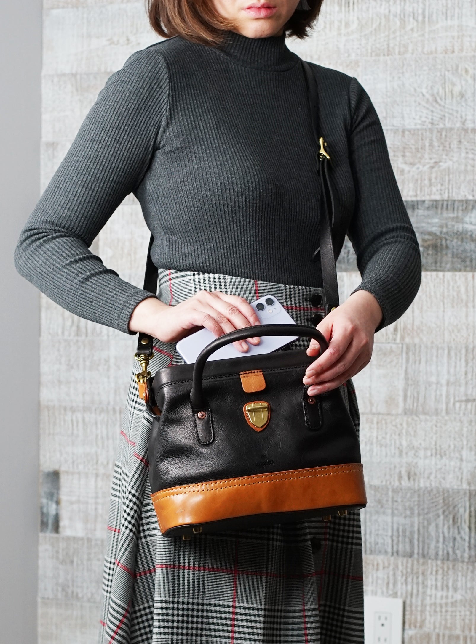 Wonder 'XL' Vintage Top-handle Satchel - Black